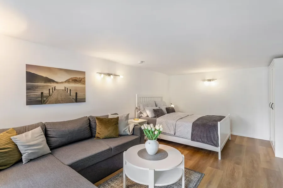 Wohnzimmer mit großer Eckcouch