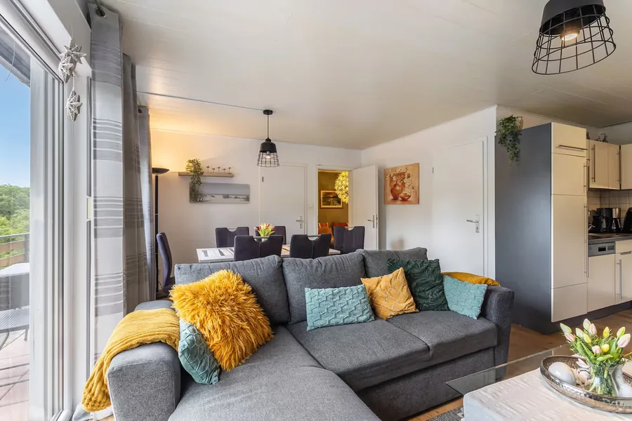 Sofaecke mit Zugang zum Südbalkon