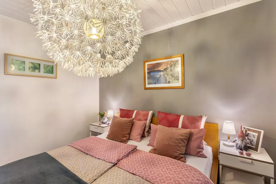 Elternschlafzimmer mit Doppelbett